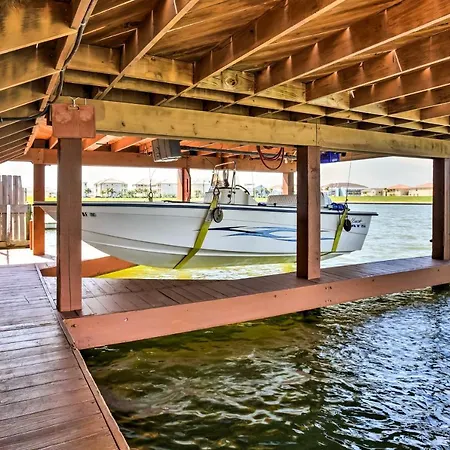 Waterfront Corpus Christi Townhome With Pool And Dock!